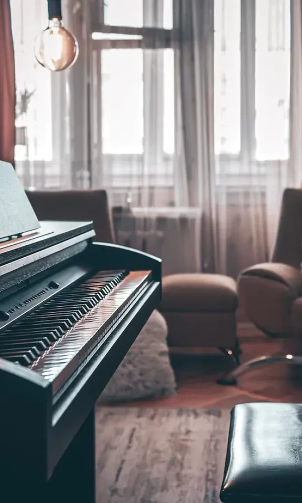 electronic-piano-interior-room-blurred-background_169016-20705